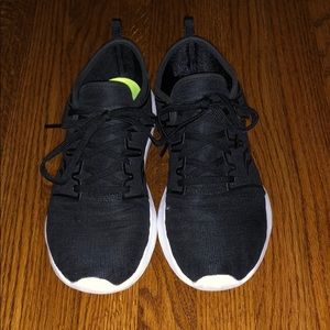 Black saucony sneakers